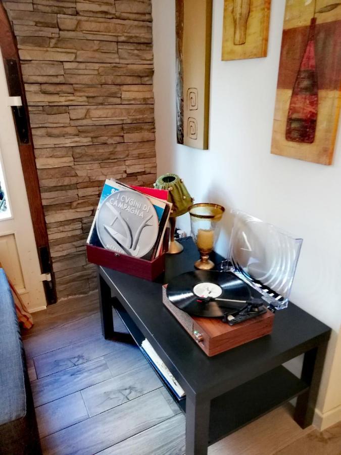 Casolare Isabella "Il Rifugio Dei Vinili" And Alice'S Room Понсако Екстериор снимка