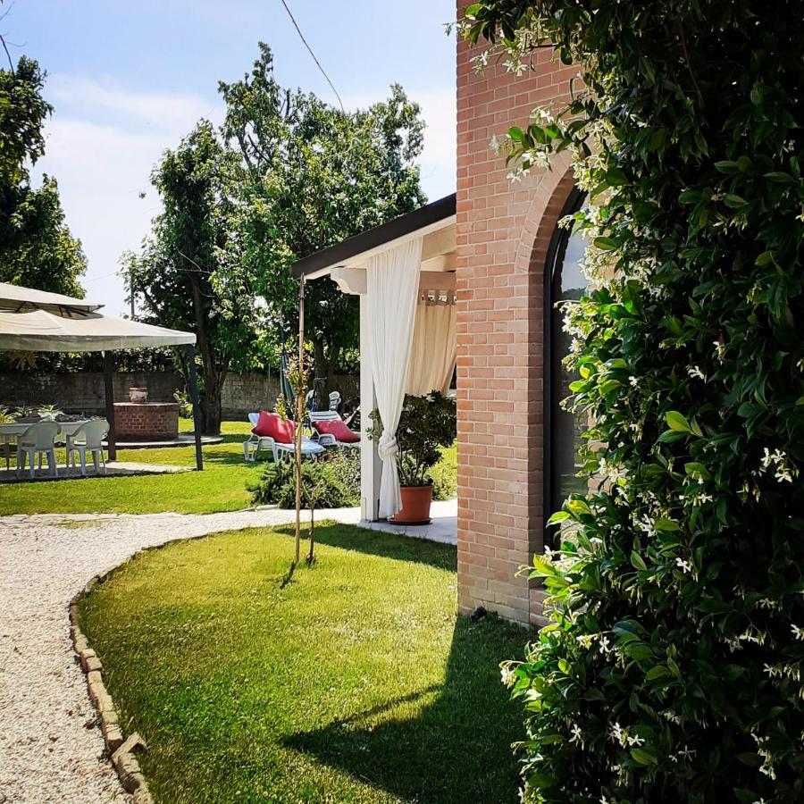 Casolare Isabella "Il Rifugio Dei Vinili" And Alice'S Room Понсако Екстериор снимка